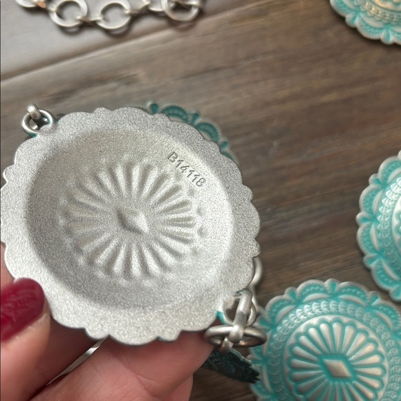 Catchfly Chain Silver tone/turquoise conchos, embossed floral - Picture 6 of 8